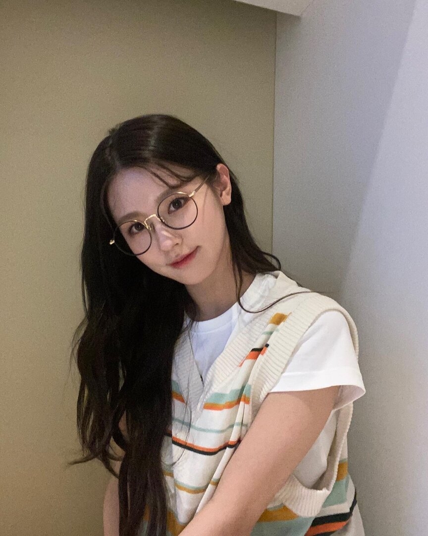 Miyeon, glasses 3.jpeg