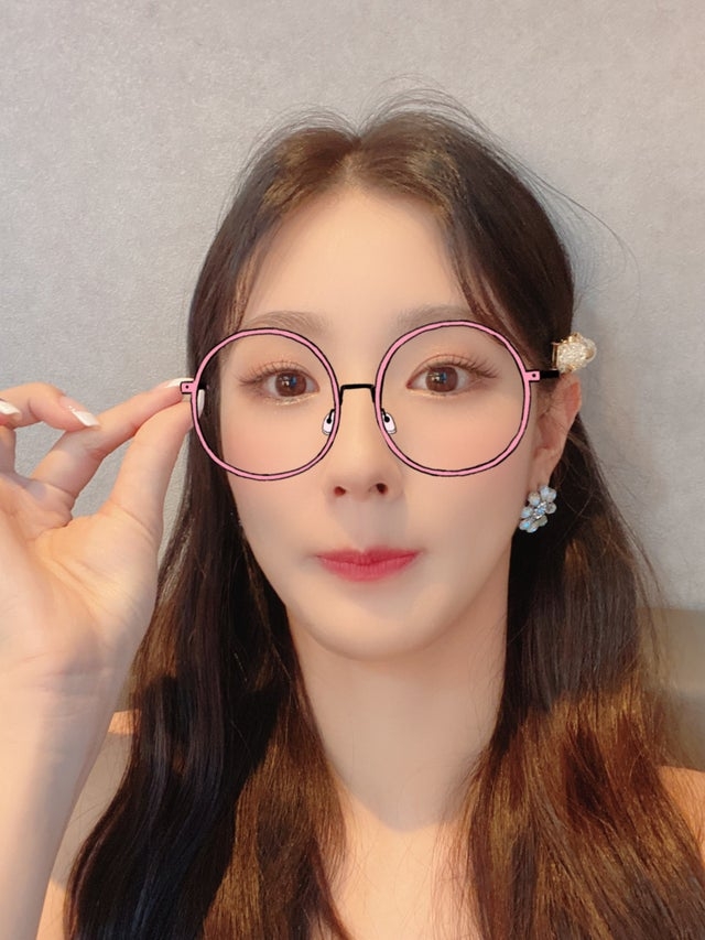 Miyeon, glasses 4.jpg