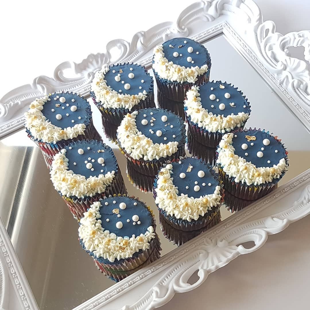 Moon Cupcake.jpg