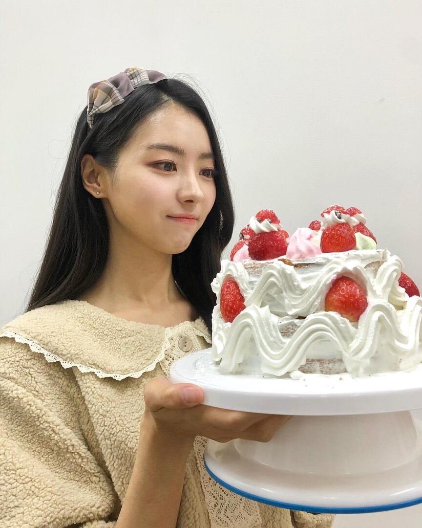 nayoung_lim95___CI78V2an0q9___.jpg