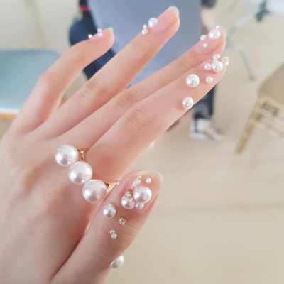 nails