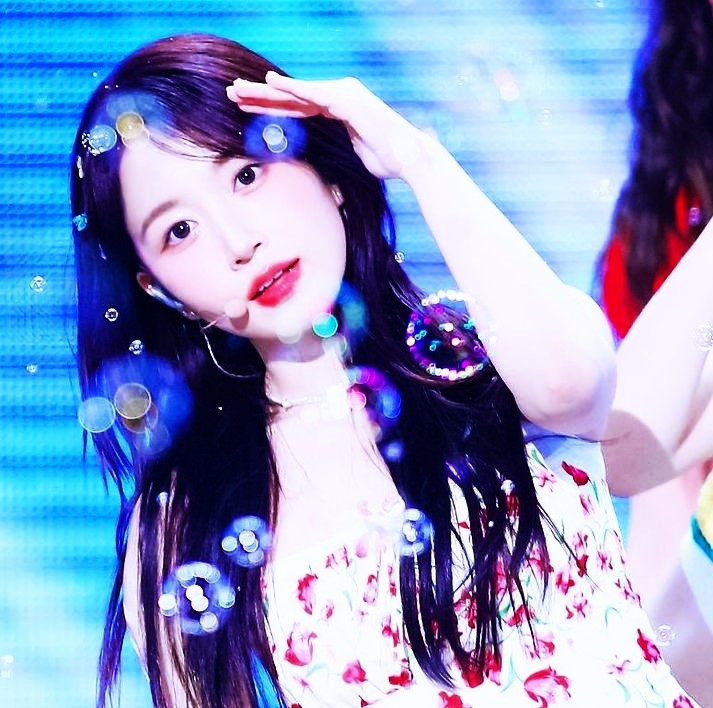 NMIXX Haewon Music Core.jpeg