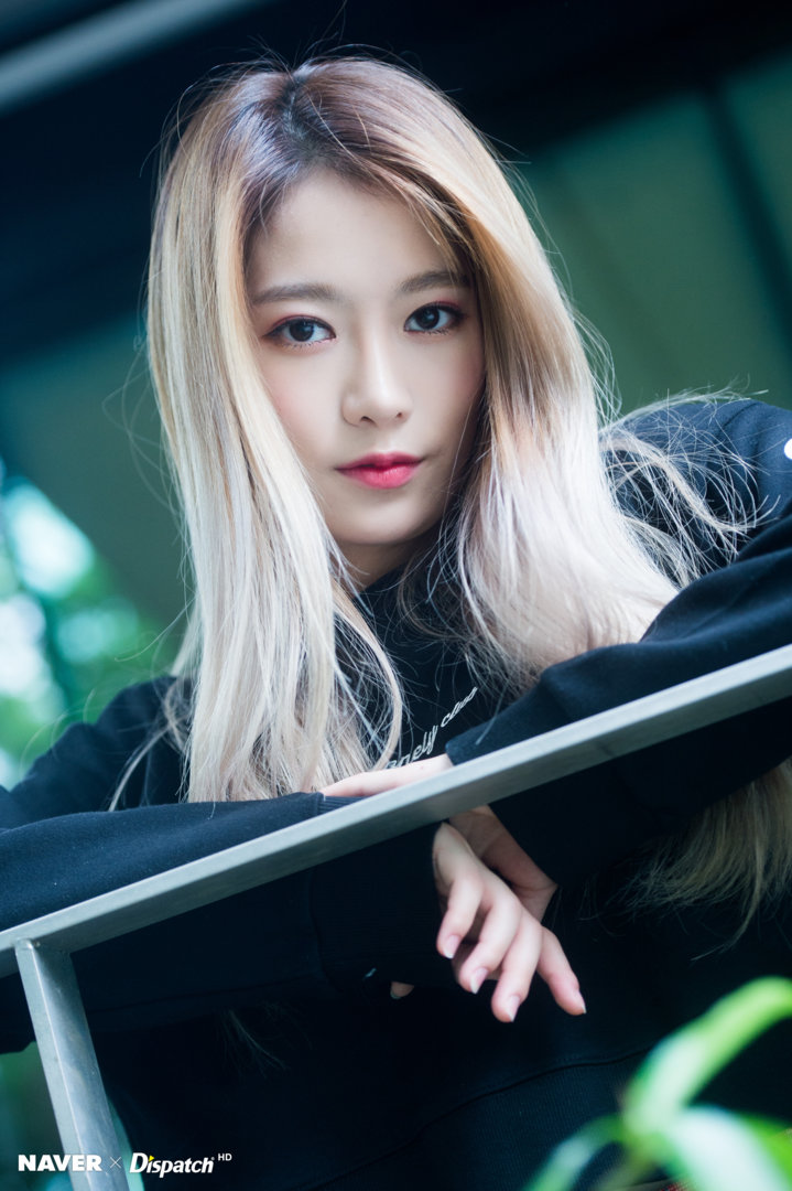 PRISTIN-WE-LIKE-Promotion-Rena-pristin-40694125-2000-3005.jpg