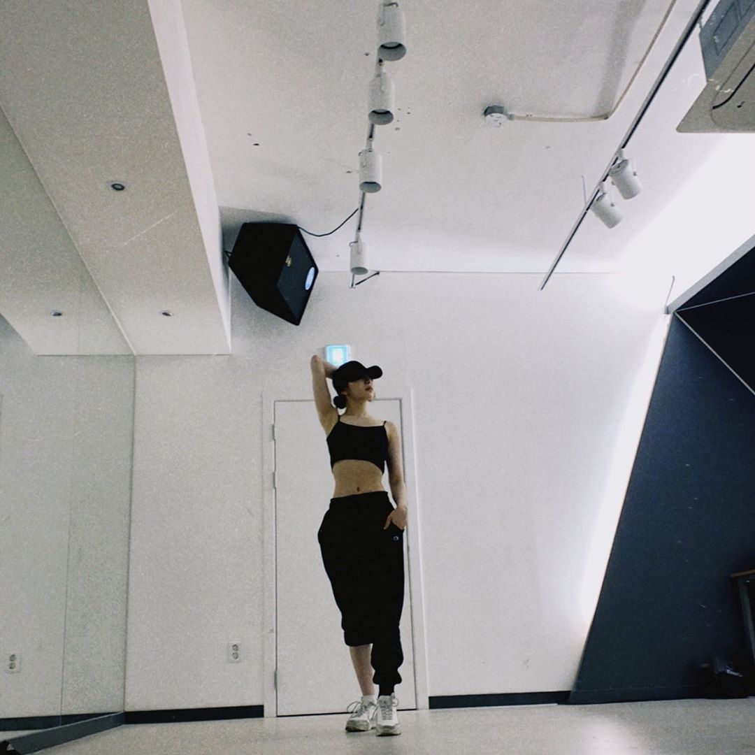 queen STEP ON ME.jpg