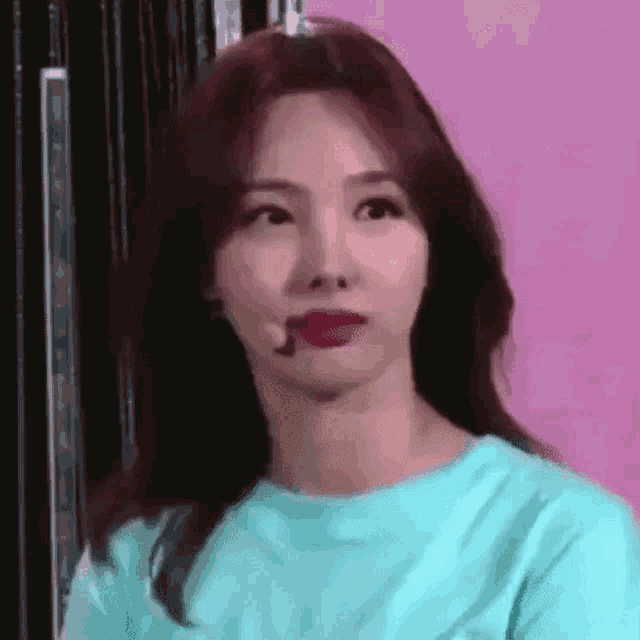 sanahotgirl-nayeon.gif