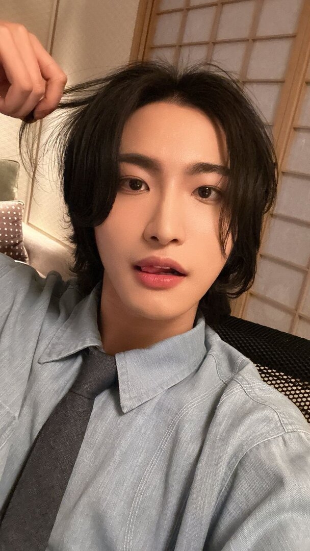 seonghwa ateez selca (1).jpeg