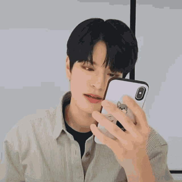 seungmin-stray-kids.gif