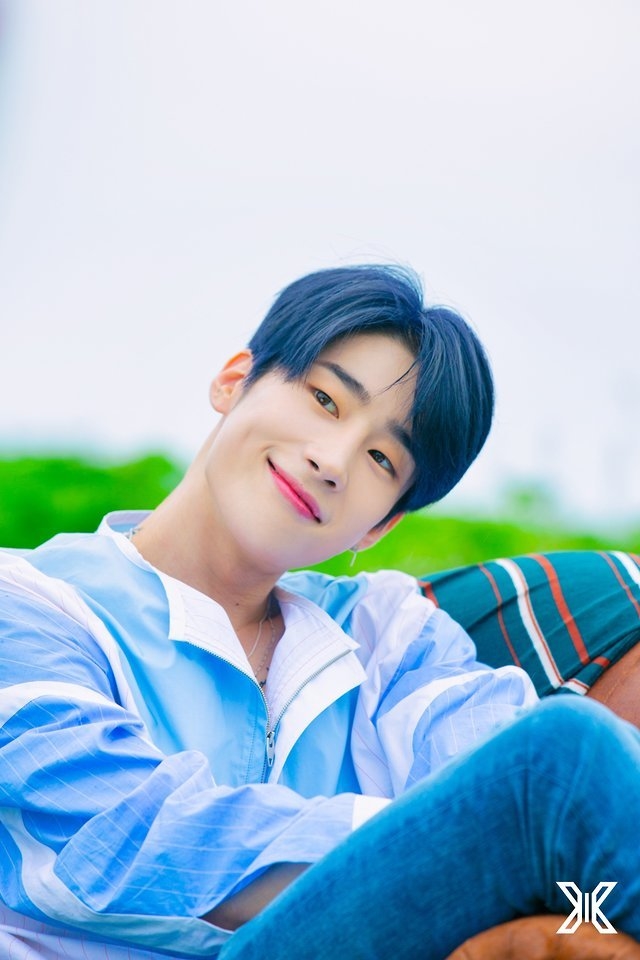 Seungwoo 2.jpg
