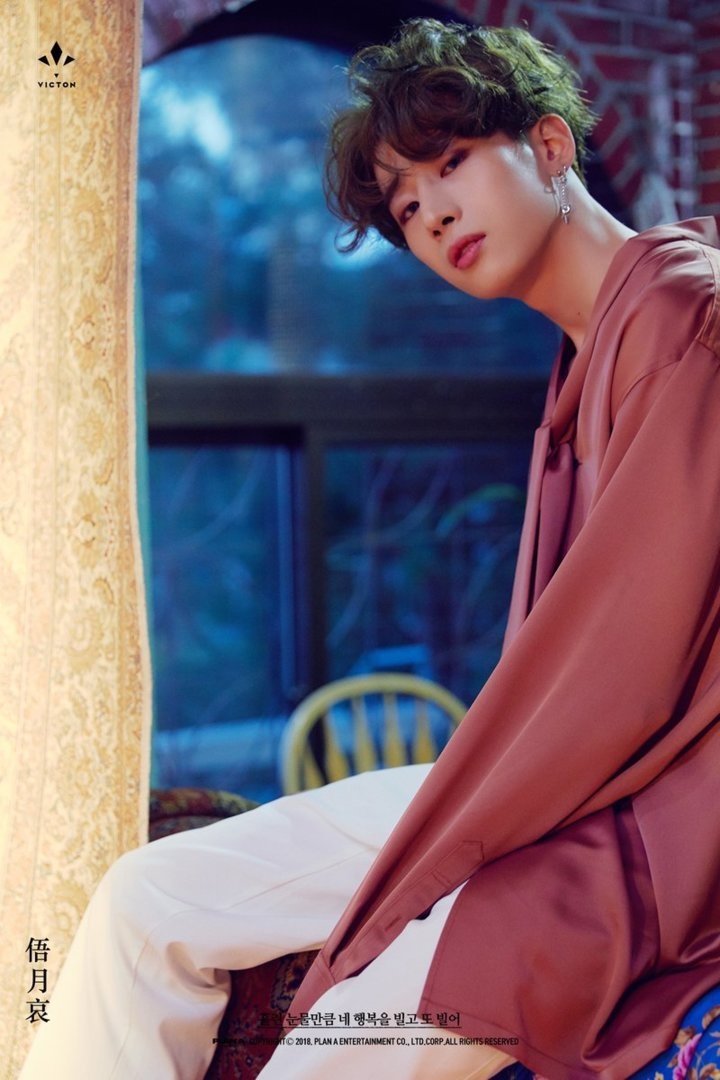 Seungwoo 3.jpg