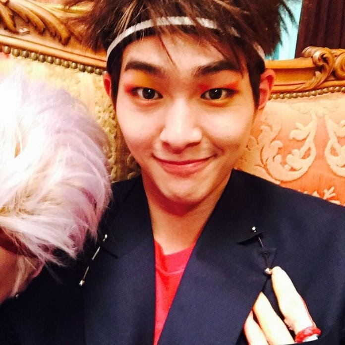 shinee_onew_is_back_jinki_receives_discharge_orders_fans_have_announced_world_domination.jpg