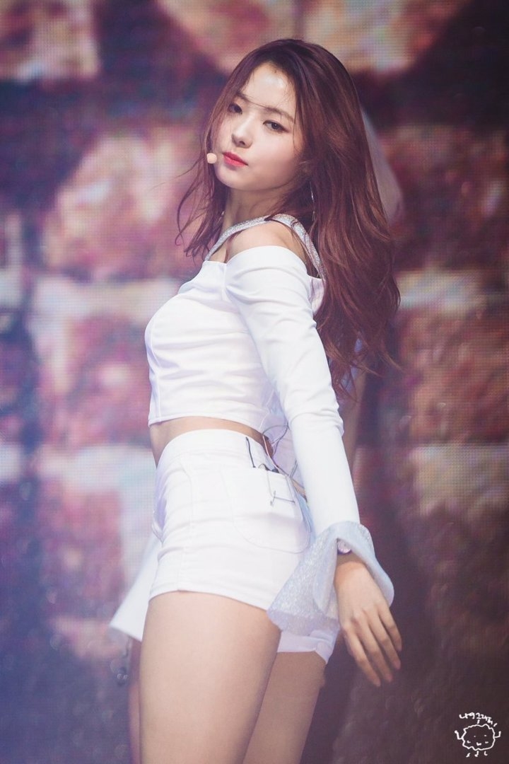 show-170322-outfit-white_DXp0aGSXkAEgTCV-00-000-000.jpg