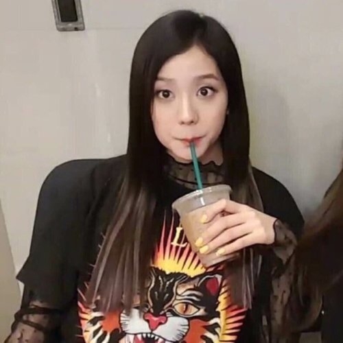 sipping-jisoo-meme.jpg