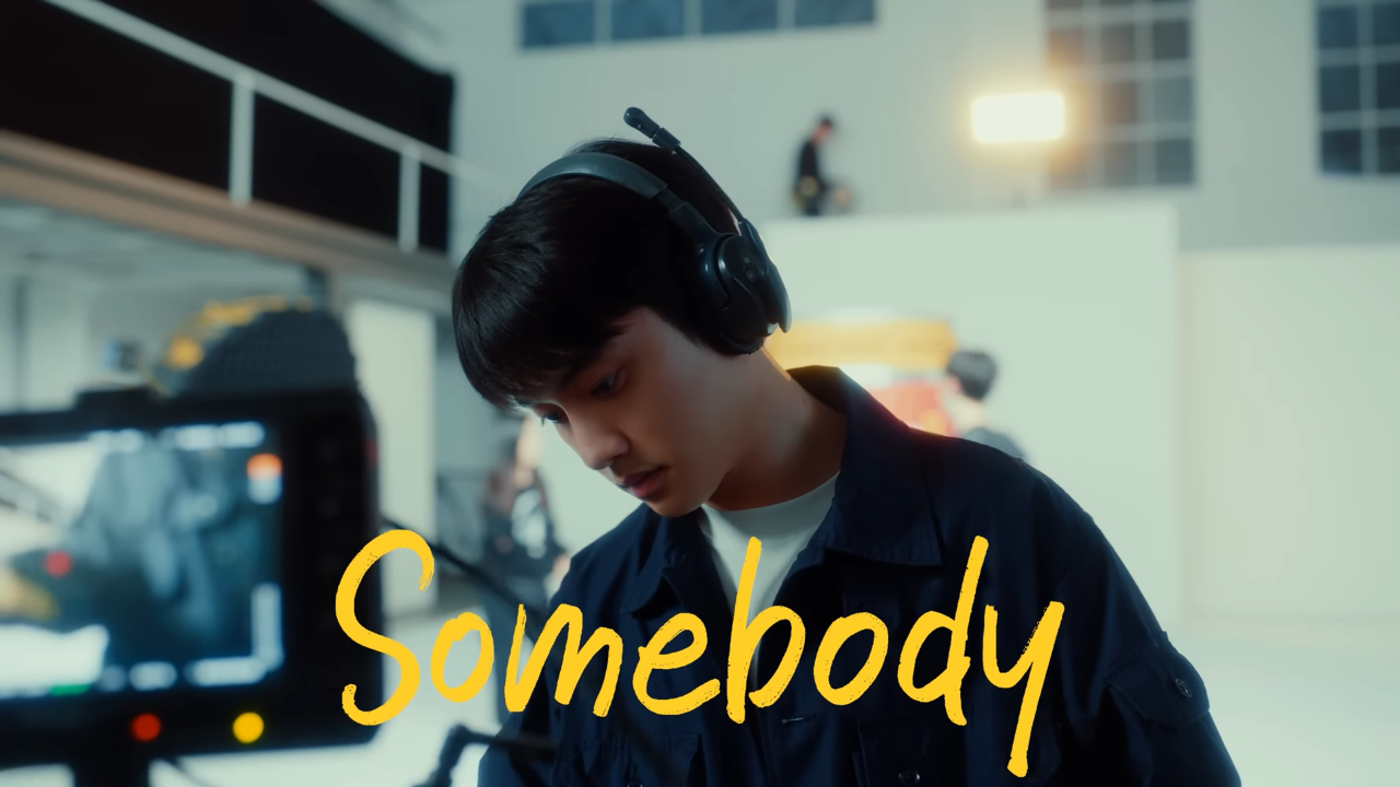 SMTOWN - D.O. 디오 'Somebody' MV [jNYVbmVIP4A - 1280x720 - 0m30s].png