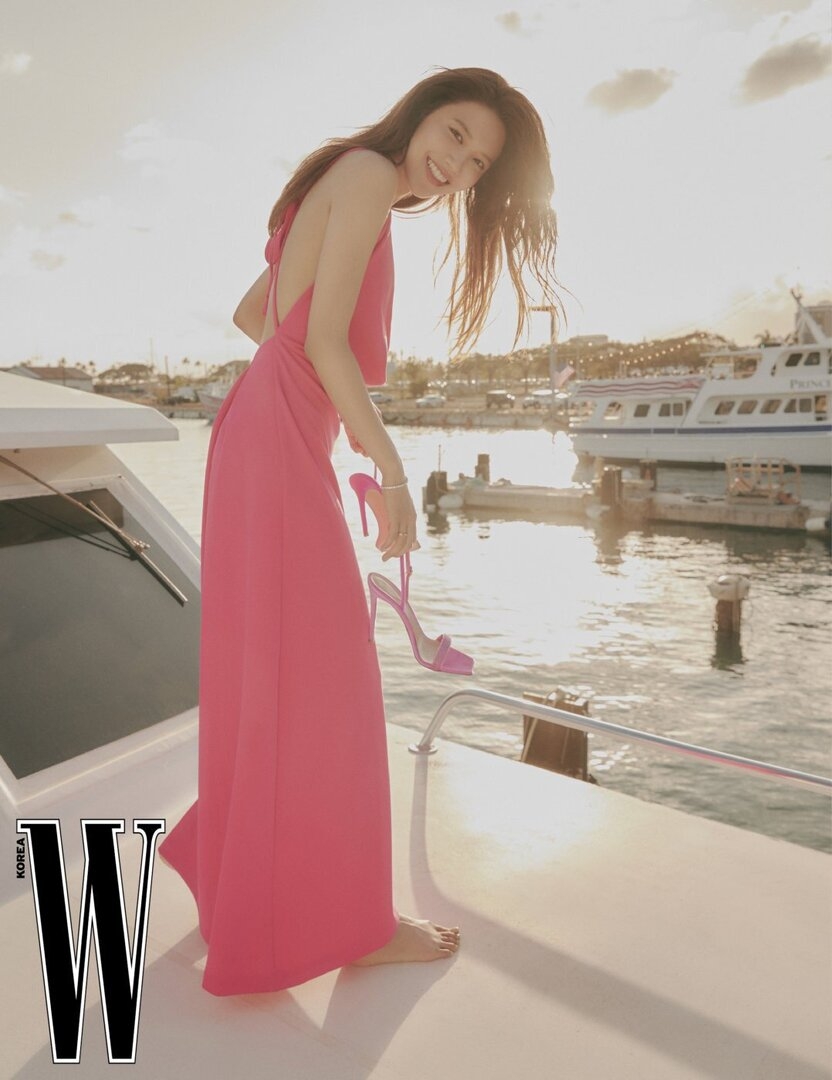 SNSD-SOOYOUNG-for-W-Korea-x-LANCOME-June-Issue-2022-documents-10.jpeg