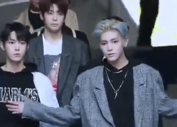 Taeyong_idk2.gif