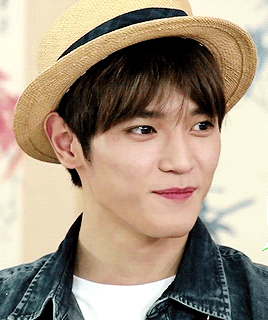 Taeyong_shy.gif