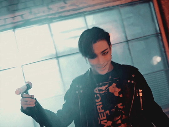 Tumblr_l_190481189745429.gif