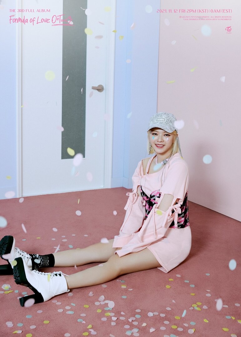 Twice - Jeongyeon (Formula of Love, Scientist Teaser) 03.jpg