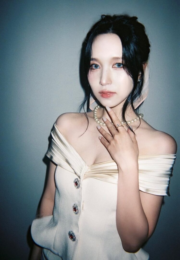 twice-misamo-japan-2nd-mini-album-haute-couture-jacket-v0-e7klh4314yqd1.jpg