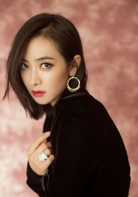 victoria-song-for-harper-s-bazaar-magazine-china-october-2017-5_thumbnail-535x767.jpg
