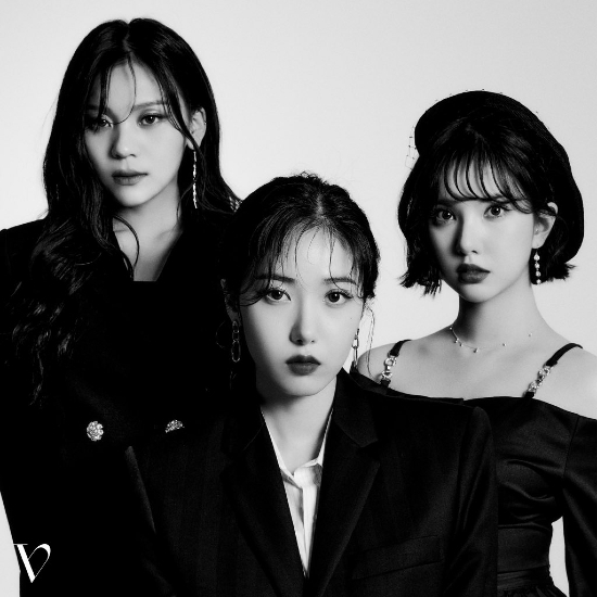 VIVIZ-EUNHA_SINB_UMJI-group_54.jpg