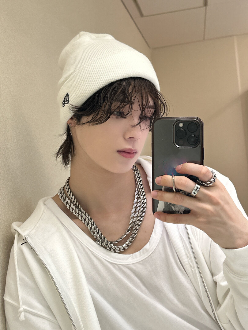 weverse_20231203174822-1.jpg