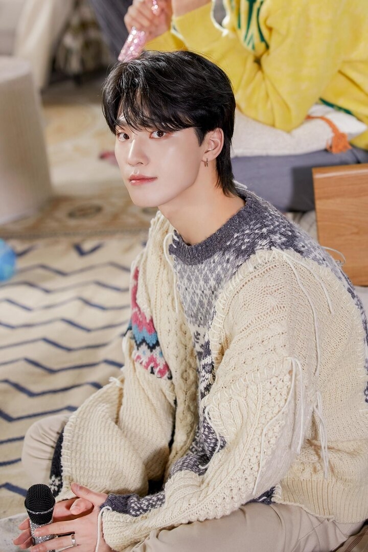 weverse_media_339601a2f9174e9697c31294dcba371a726.jpg