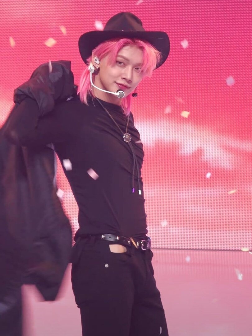 weverse_post_4559ae2467bf4fb081ec335762cd9911214.jpg