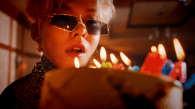 WOO_JIN_YOUNG_Happy_Birthday_MV (3).gif