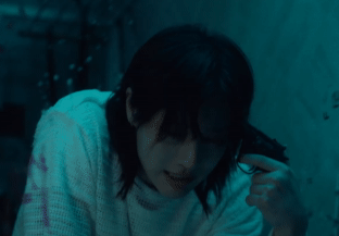WOODZ___WAITING_MV_cropped.gif