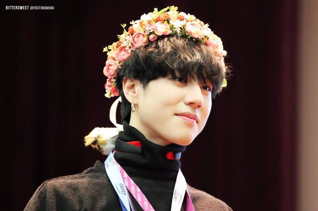 yugyeomflowrcrown.jpg