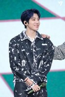 weverse_media_5b4c97920c844d16a7c3d2e162b20c0a452.jpg