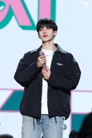 weverse_media_9a1b5a2048dd4da09d74ad52c2c121de072.jpg