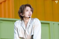 weverse_media_97142b959600474996d640b27d2b0400221.jpg