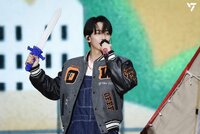 weverse_media_aca9cb19cc0b458f937582122bbd6390280.jpg