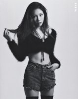TAEYEON. Japan 1st Mini Album 'VOICE' BOOKLET [GGPM]-Scan_B02S (Preview).jpg